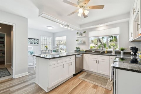 Купить виллу или дом в Ривервью, Флорида 3 комнаты, 221.66м2, № 1533572 - фото 15