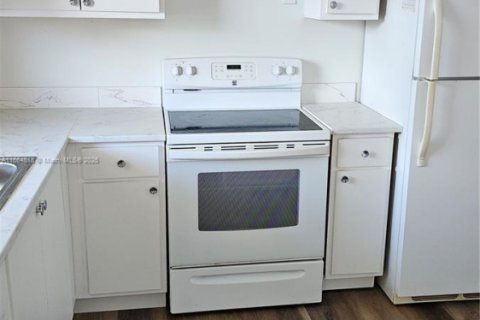 Copropriété à vendre à Sunrise, Floride: 1 chambre, 79.9 m2 № 1977946 - photo 2