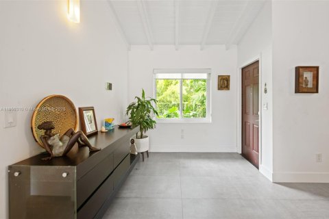 House in Coral Gables, Florida 3 bedrooms, 199.18 sq.m. № 1878550 - photo 2