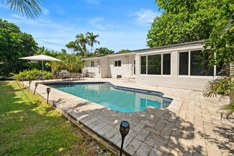 House in Coral Gables, Florida 3 bedrooms, 199.18 sq.m. № 1878550 - photo 24
