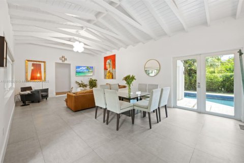 House in Coral Gables, Florida 3 bedrooms, 199.18 sq.m. № 1878550 - photo 4