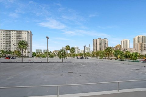 Купить кондоминиум в Санни-Айлс-Бич, Флорида 55.56м2, № 1970982 - фото 27