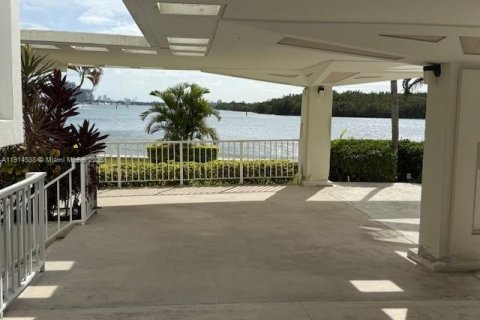 Купить кондоминиум в Санни-Айлс-Бич, Флорида 55.56м2, № 1970982 - фото 17