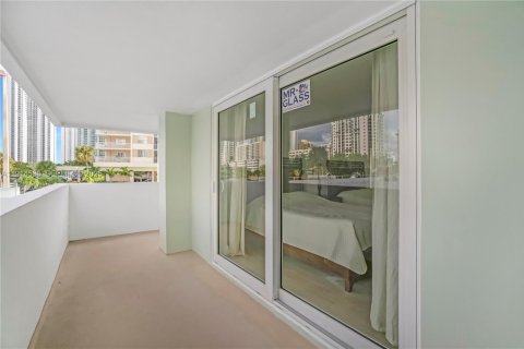 Купить кондоминиум в Санни-Айлс-Бич, Флорида 55.56м2, № 1970982 - фото 21