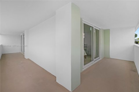 Купить кондоминиум в Санни-Айлс-Бич, Флорида 55.56м2, № 1970982 - фото 23