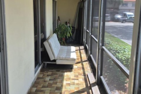Condominio en alquiler en Coral Springs, Florida, 2 dormitorios, 100.8 m2 № 2147269 - foto 7