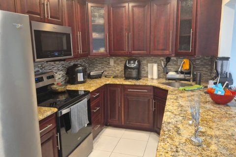 Condominio en Coral Springs, Florida, 2 dormitorios  № 2147269