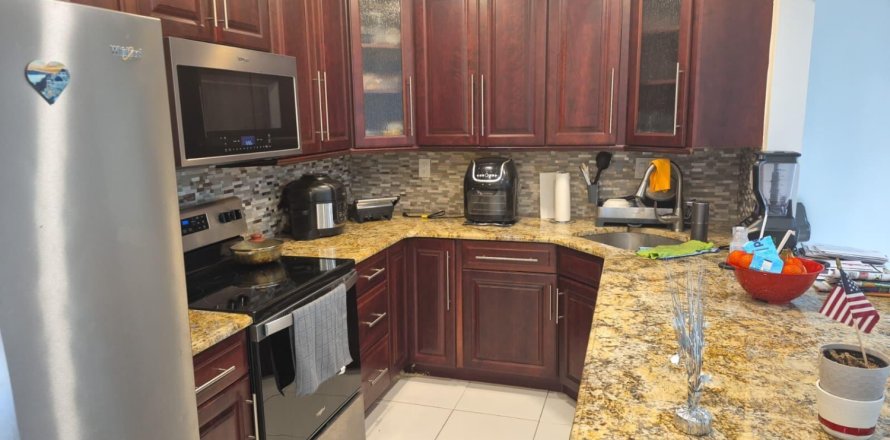 Condominio en Coral Springs, Florida, 2 dormitorios  № 2147269
