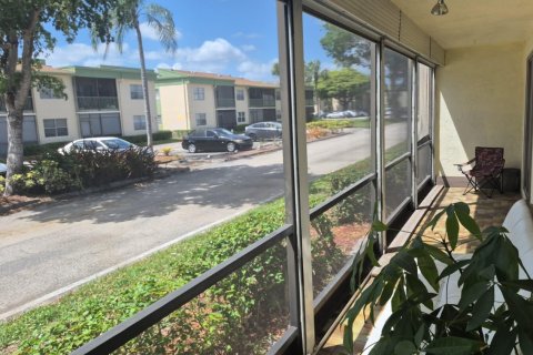 Condominio en alquiler en Coral Springs, Florida, 2 dormitorios, 100.8 m2 № 2147269 - foto 5