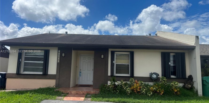 Touwnhouse à Miami, Floride 3 chambres, 118.54 m2 № 2414862