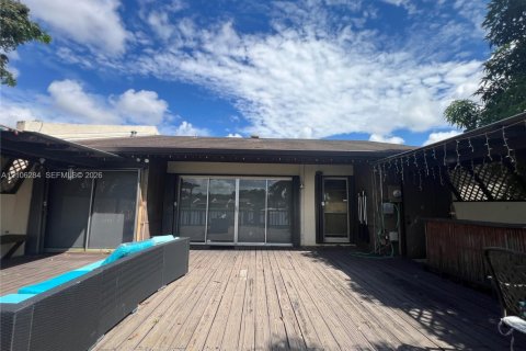 Touwnhouse à louer à Miami, Floride: 3 chambres, 118.54 m2 № 2414862 - photo 8