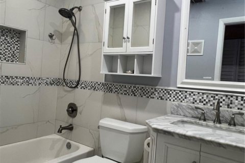 Touwnhouse à louer à Miami, Floride: 3 chambres, 118.54 m2 № 2414862 - photo 6