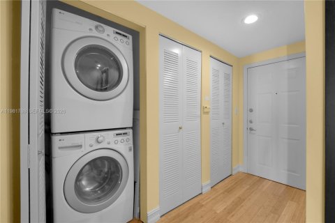 Купить кондоминиум в Майами, Флорида 3 спальни, 121.24м2, № 2049502 - фото 16