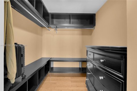 Купить кондоминиум в Майами, Флорида 3 спальни, 121.24м2, № 2049502 - фото 13