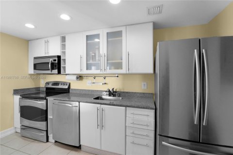 Купить кондоминиум в Майами, Флорида 3 спальни, 121.24м2, № 2049502 - фото 9