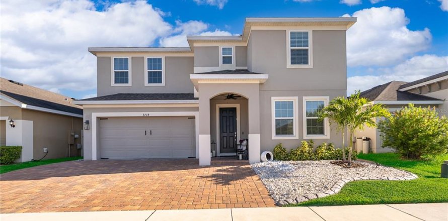 House in Kissimmee, Florida 5 bedrooms, 296.73 sq.m. № 2226085