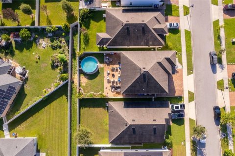 House in Kissimmee, Florida 5 bedrooms, 296.73 sq.m. № 2226085 - photo 7