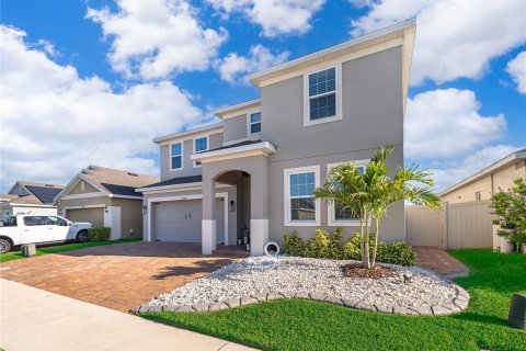 House in Kissimmee, Florida 5 bedrooms, 296.73 sq.m. № 2226085 - photo 2