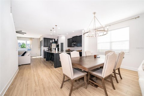 House in Kissimmee, Florida 5 bedrooms, 296.73 sq.m. № 2226085 - photo 15