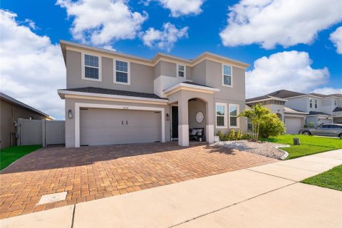 House in Kissimmee, Florida 5 bedrooms, 296.73 sq.m. № 2226085 - photo 3