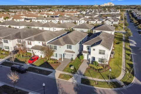 Casa en alquiler en Davenport, Florida, 6 dormitorios, 305.74 m2 № 1911763 - foto 1