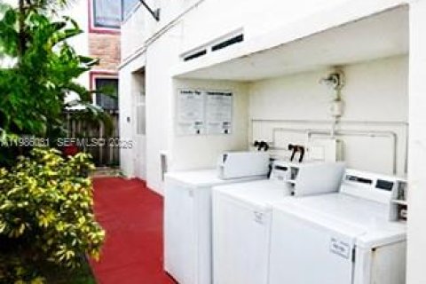 Copropriété à vendre à Miami Beach, Floride: 1 chambre, 40.13 m2 № 2048851 - photo 10