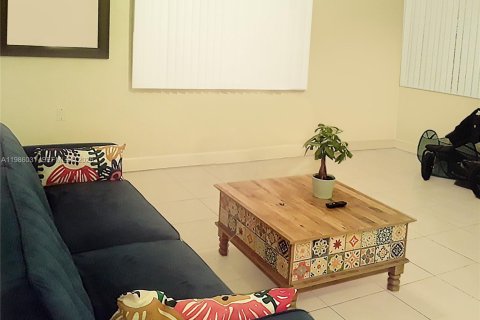 Copropriété à vendre à Miami Beach, Floride: 1 chambre, 40.13 m2 № 2048851 - photo 2