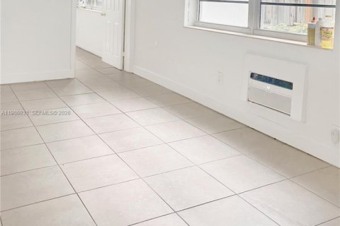 Copropriété à vendre à Miami Beach, Floride: 1 chambre, 40.13 m2 № 2048851 - photo 6