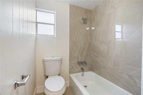House in Punta Gorda, Florida 2 bedrooms, 80.27 sq.m. № 1553920 - photo 10