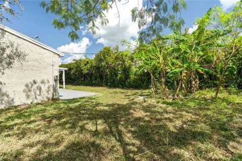 House in Punta Gorda, Florida 2 bedrooms, 80.27 sq.m. № 1553920 - photo 15
