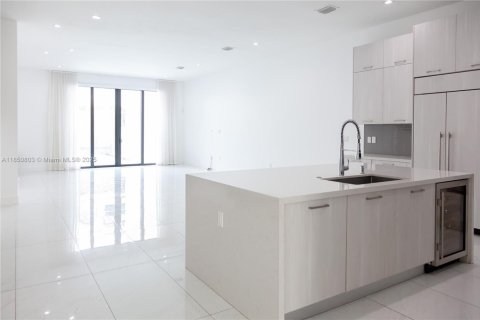 House in Doral, Florida 5 bedrooms, 511.33 sq.m. № 1854964 - photo 26