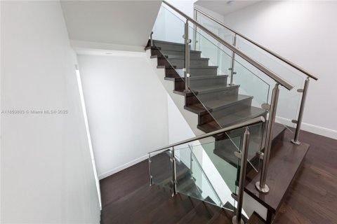 House in Doral, Florida 5 bedrooms, 511.33 sq.m. № 1854964 - photo 30