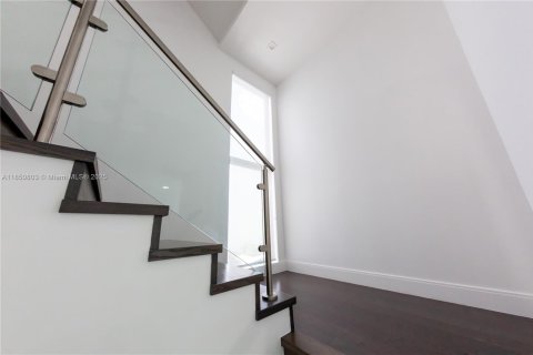 House in Doral, Florida 5 bedrooms, 511.33 sq.m. № 1854964 - photo 28
