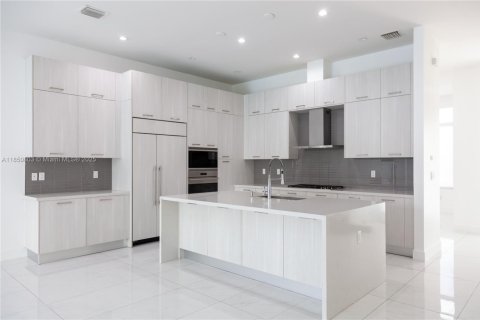 House in Doral, Florida 5 bedrooms, 511.33 sq.m. № 1854964 - photo 27