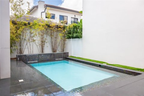 House in Doral, Florida 5 bedrooms, 511.33 sq.m. № 1854964 - photo 11