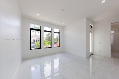 House in Doral, Florida 5 bedrooms, 511.33 sq.m. № 1854964 - photo 21