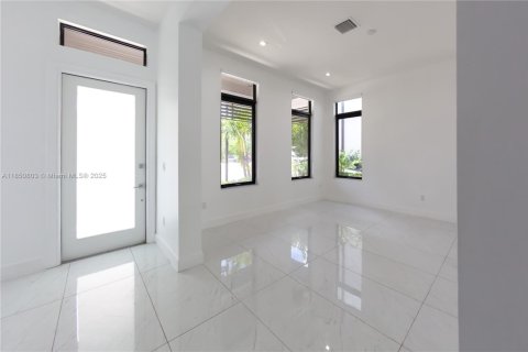 House in Doral, Florida 5 bedrooms, 511.33 sq.m. № 1854964 - photo 19