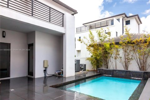 House in Doral, Florida 5 bedrooms, 511.33 sq.m. № 1854964 - photo 10