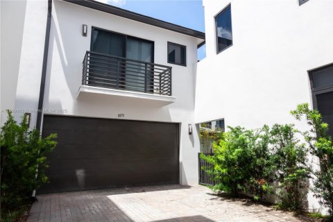 House in Doral, Florida 5 bedrooms, 511.33 sq.m. № 1854964 - photo 6