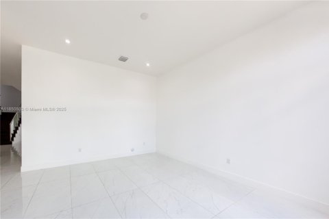 House in Doral, Florida 5 bedrooms, 511.33 sq.m. № 1854964 - photo 20