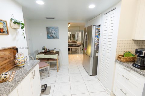 Copropriété à louer à Miami Beach, Floride: 2 chambres, 104.79 m2 № 1947218 - photo 21