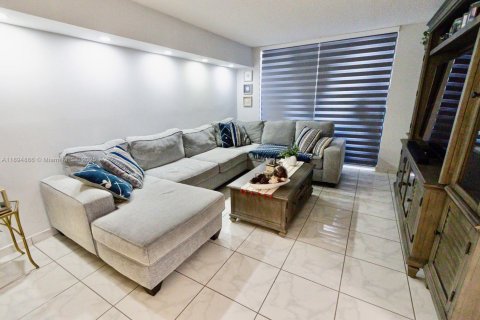 Copropriété à louer à Miami Beach, Floride: 2 chambres, 104.79 m2 № 1947218 - photo 8