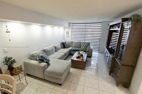 Copropriété à louer à Miami Beach, Floride: 2 chambres, 104.79 m2 № 1947218 - photo 6