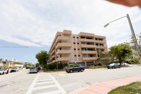 Copropriété à louer à Miami Beach, Floride: 2 chambres, 104.79 m2 № 1947218 - photo 2