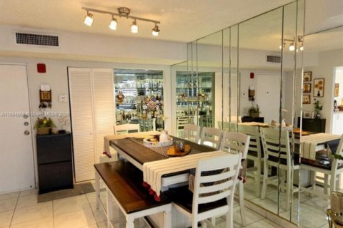 Copropriété à louer à Miami Beach, Floride: 2 chambres, 104.79 m2 № 1947218 - photo 12