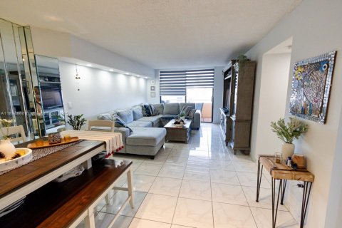 Copropriété à louer à Miami Beach, Floride: 2 chambres, 104.79 m2 № 1947218 - photo 11