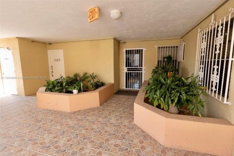 Copropriété à louer à Miami Beach, Floride: 2 chambres, 104.79 m2 № 1947218 - photo 4