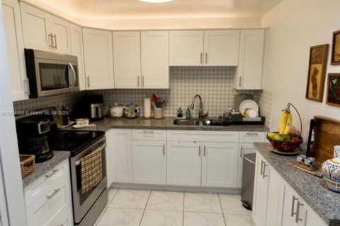 Copropriété à louer à Miami Beach, Floride: 2 chambres, 104.79 m2 № 1947218 - photo 13