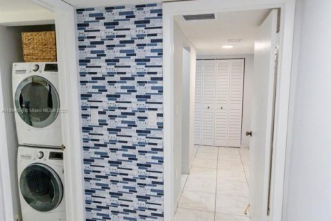 Copropriété à louer à Miami Beach, Floride: 2 chambres, 104.79 m2 № 1947218 - photo 27
