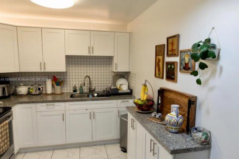 Copropriété à louer à Miami Beach, Floride: 2 chambres, 104.79 m2 № 1947218 - photo 14